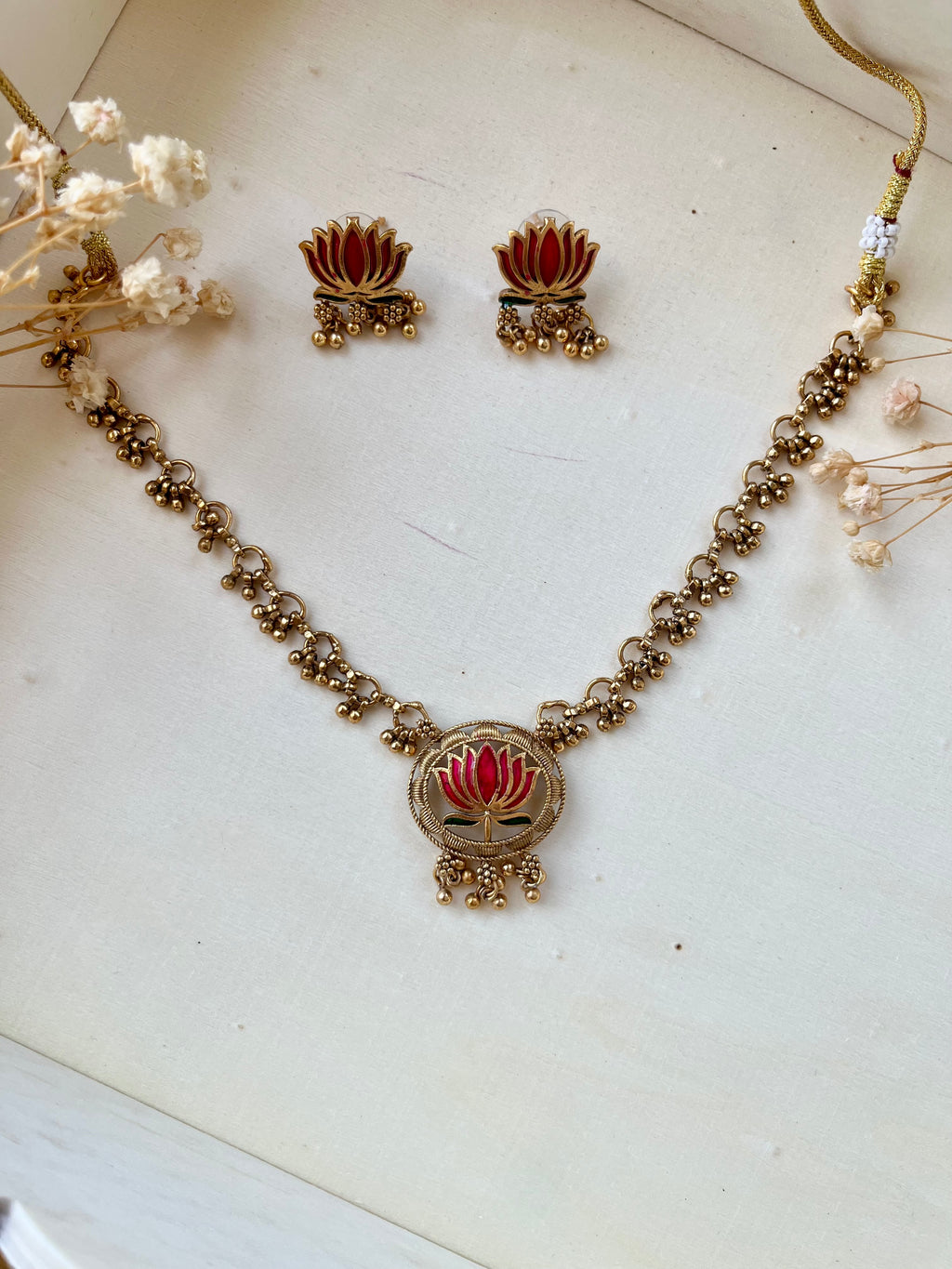 Antique finish Lotus set
