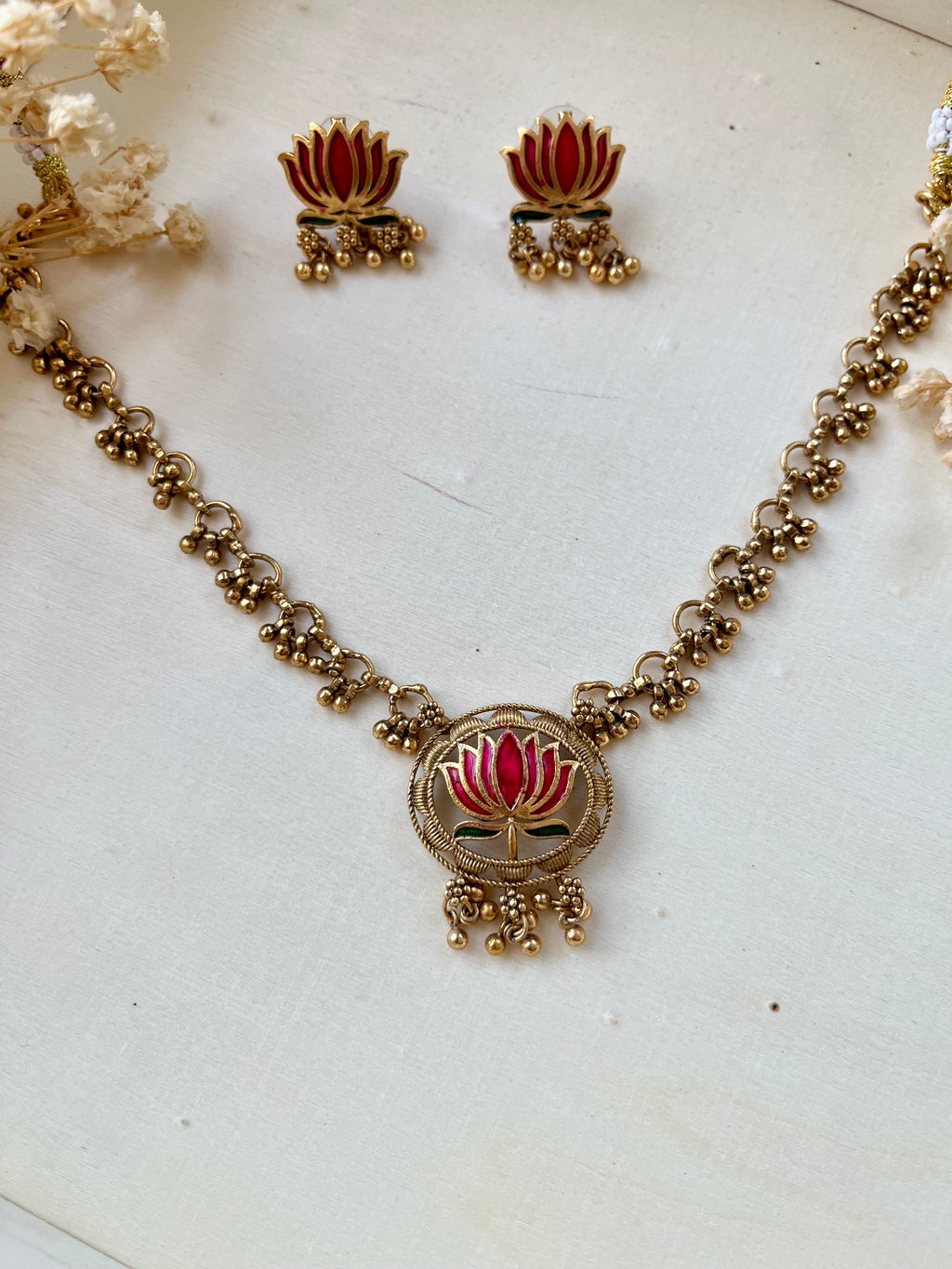 Antique finish Lotus set