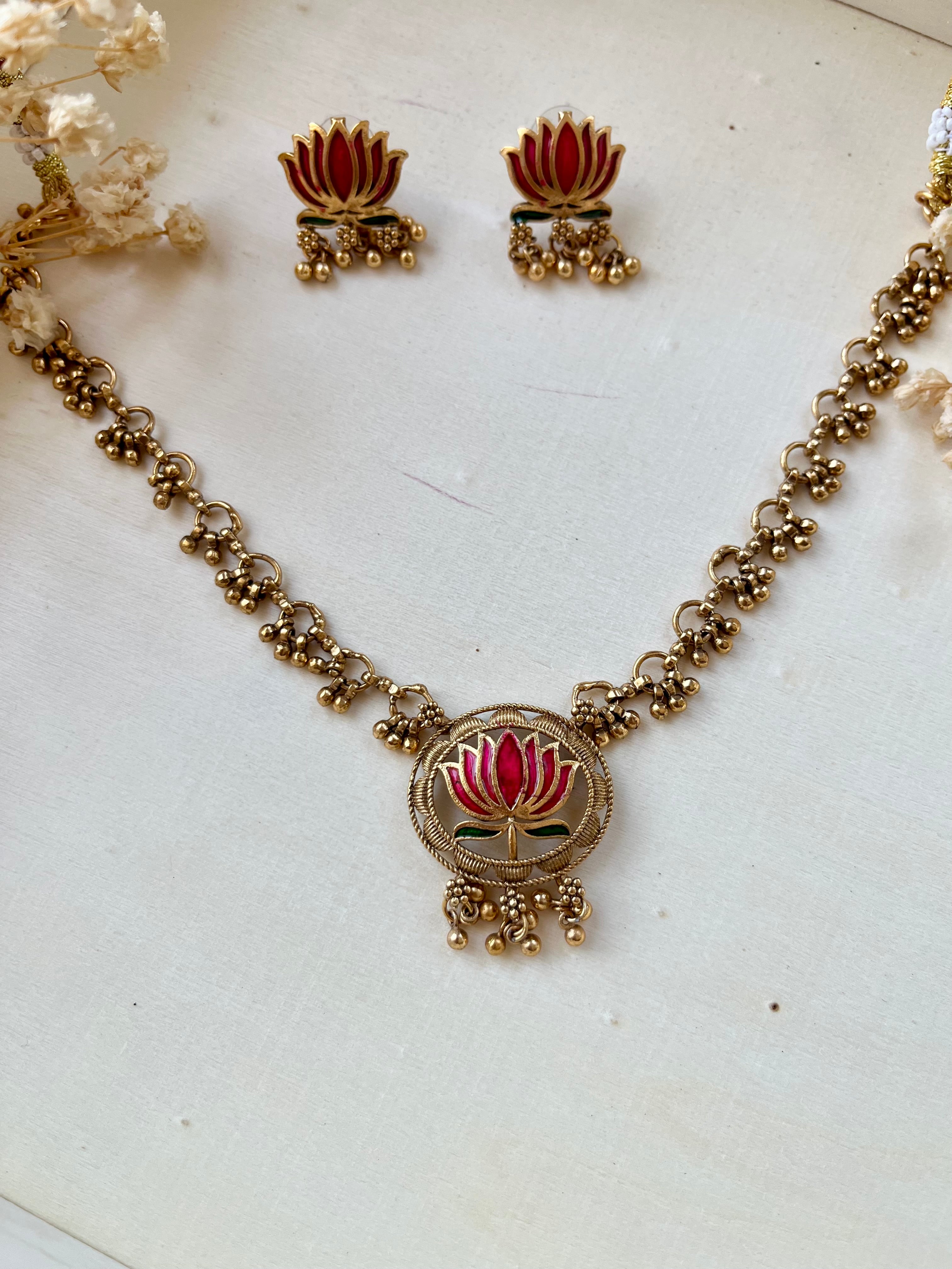 Antique finish Lotus set