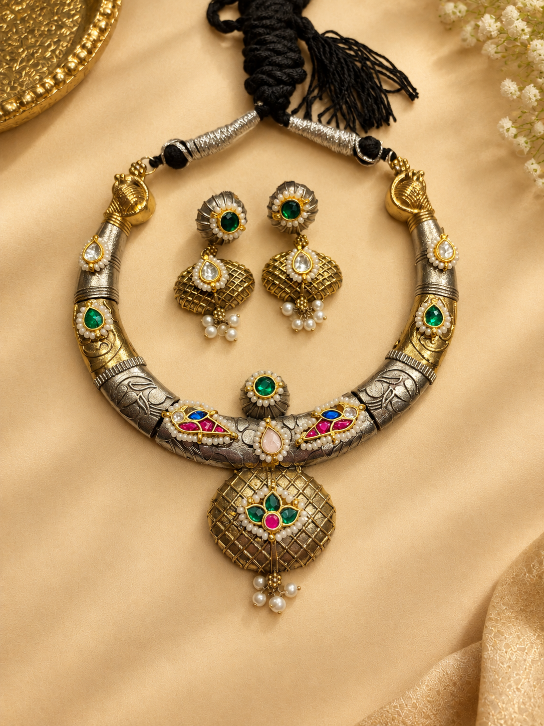 Antique Gold & Silver Hasli Necklace Set – Pachi Kundan Pendant with Jhumka Earrings
