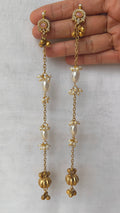 Long earrings with pearls