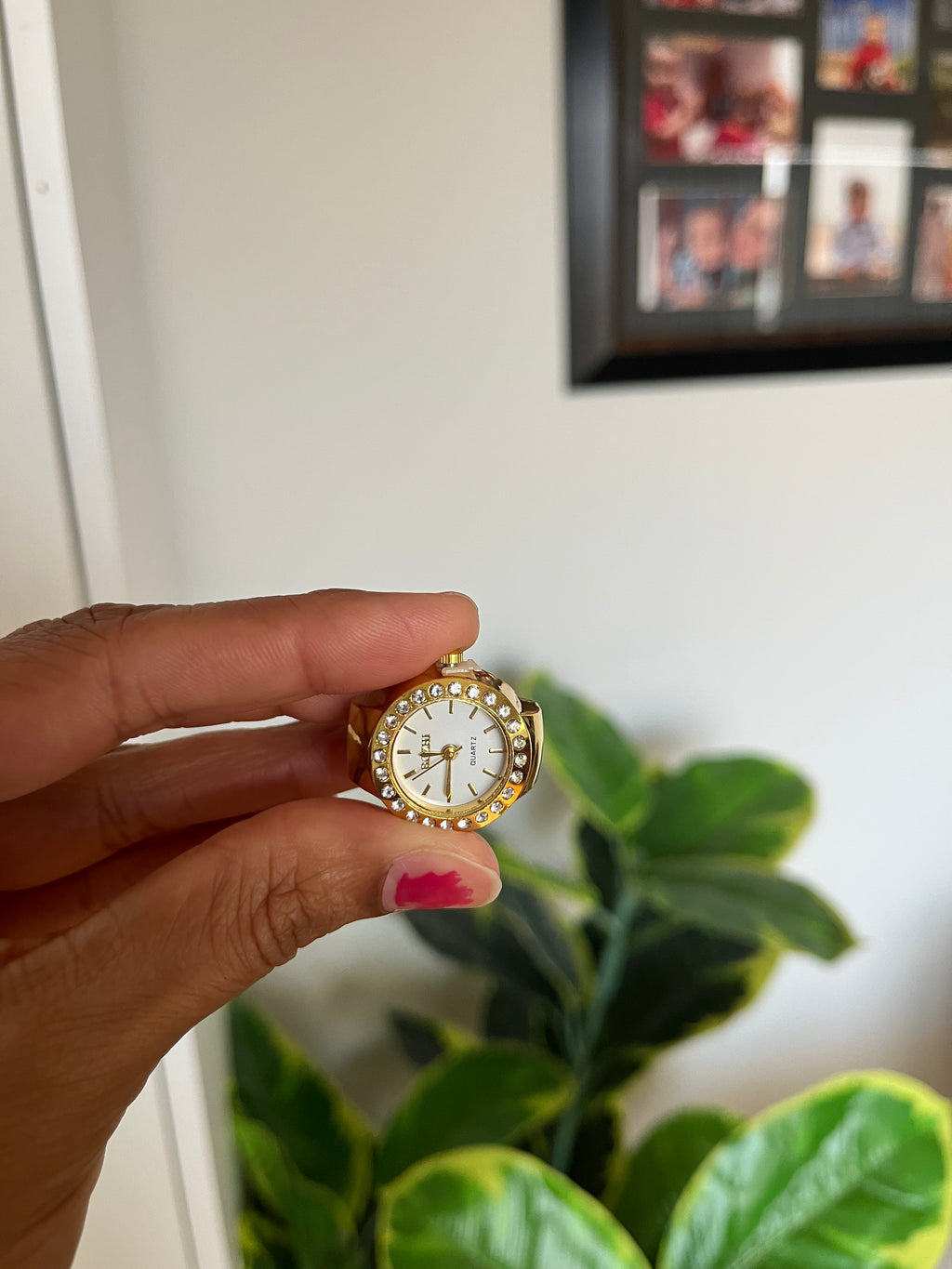 Watch rings/round dial