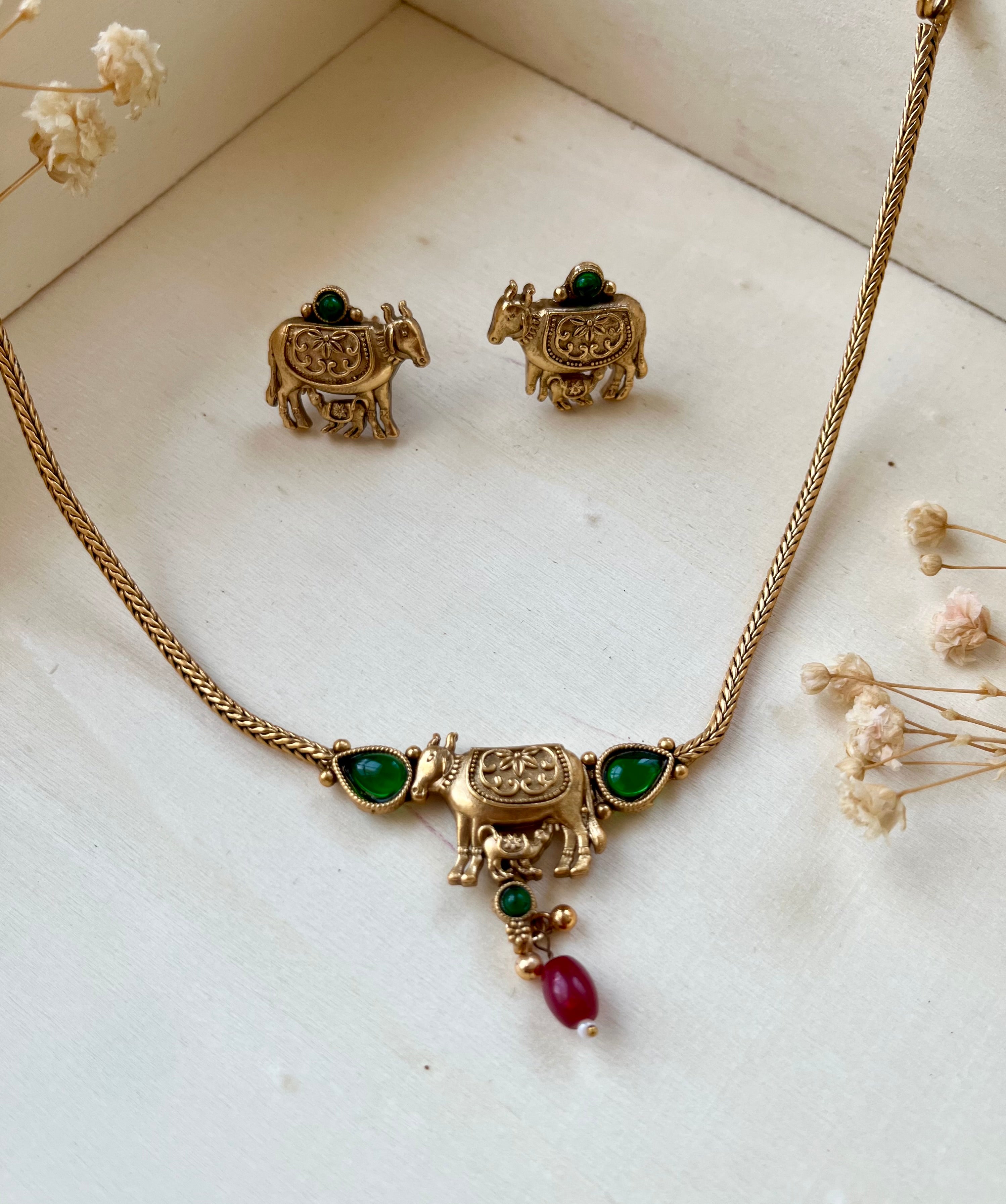 Cow necklace set