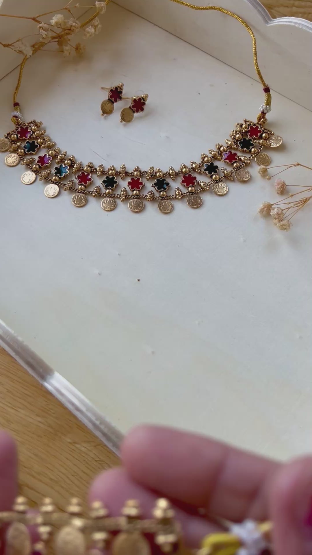 Antique finish choker set