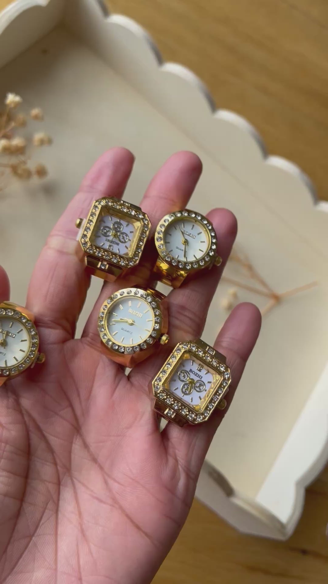 Watch rings/round dial