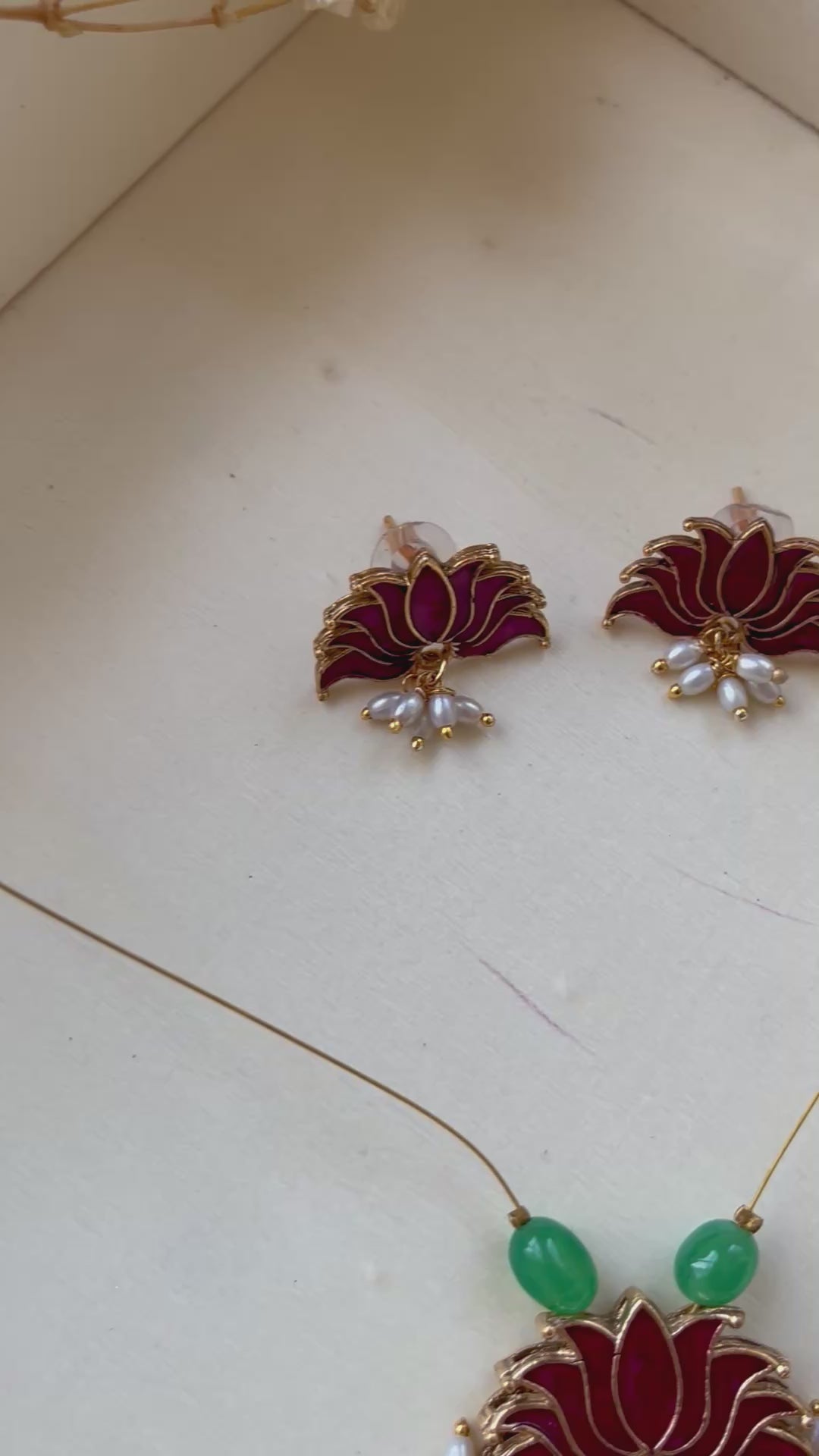Invisible chain Lotus Pendant set