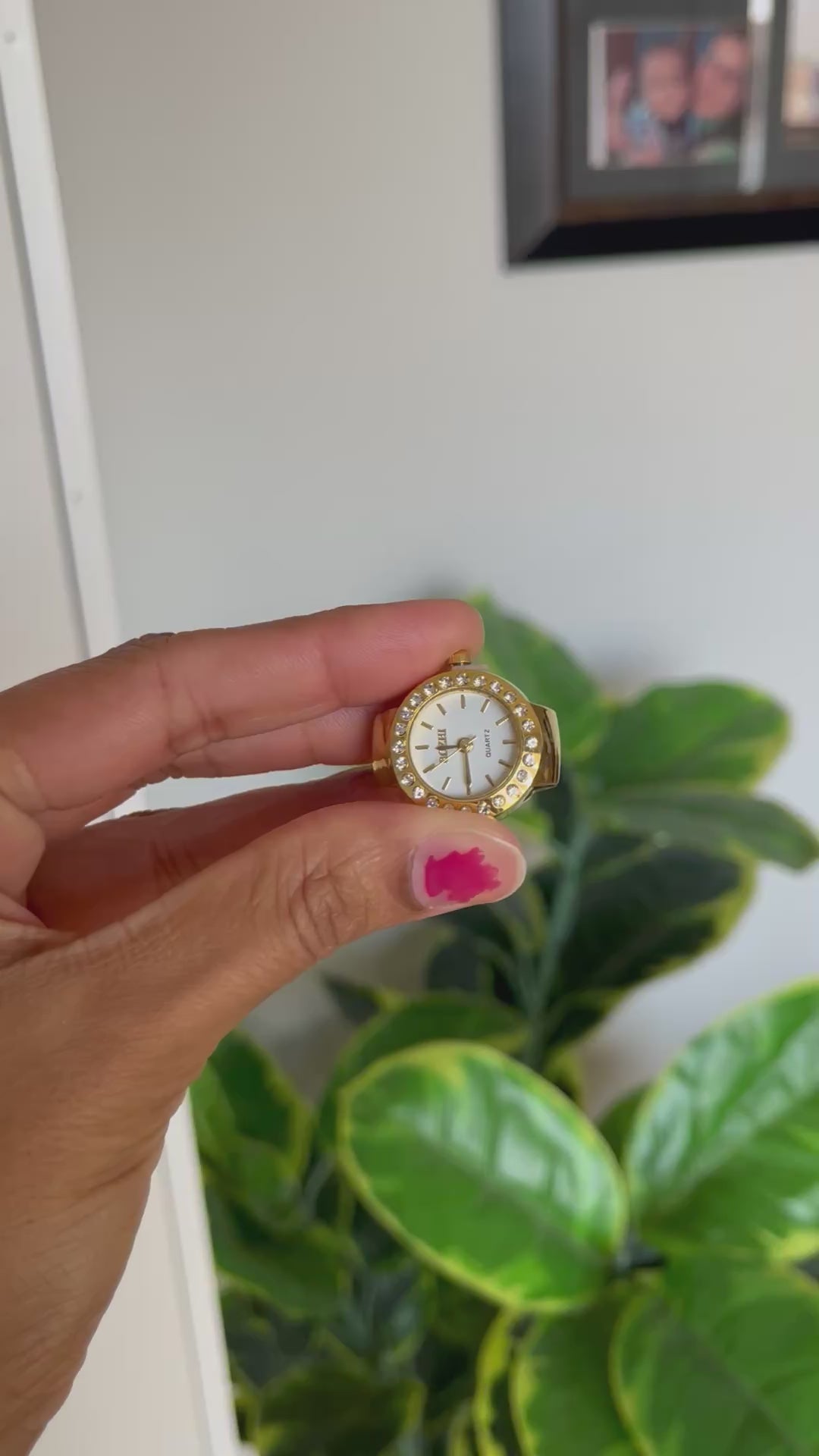 Watch rings/round dial