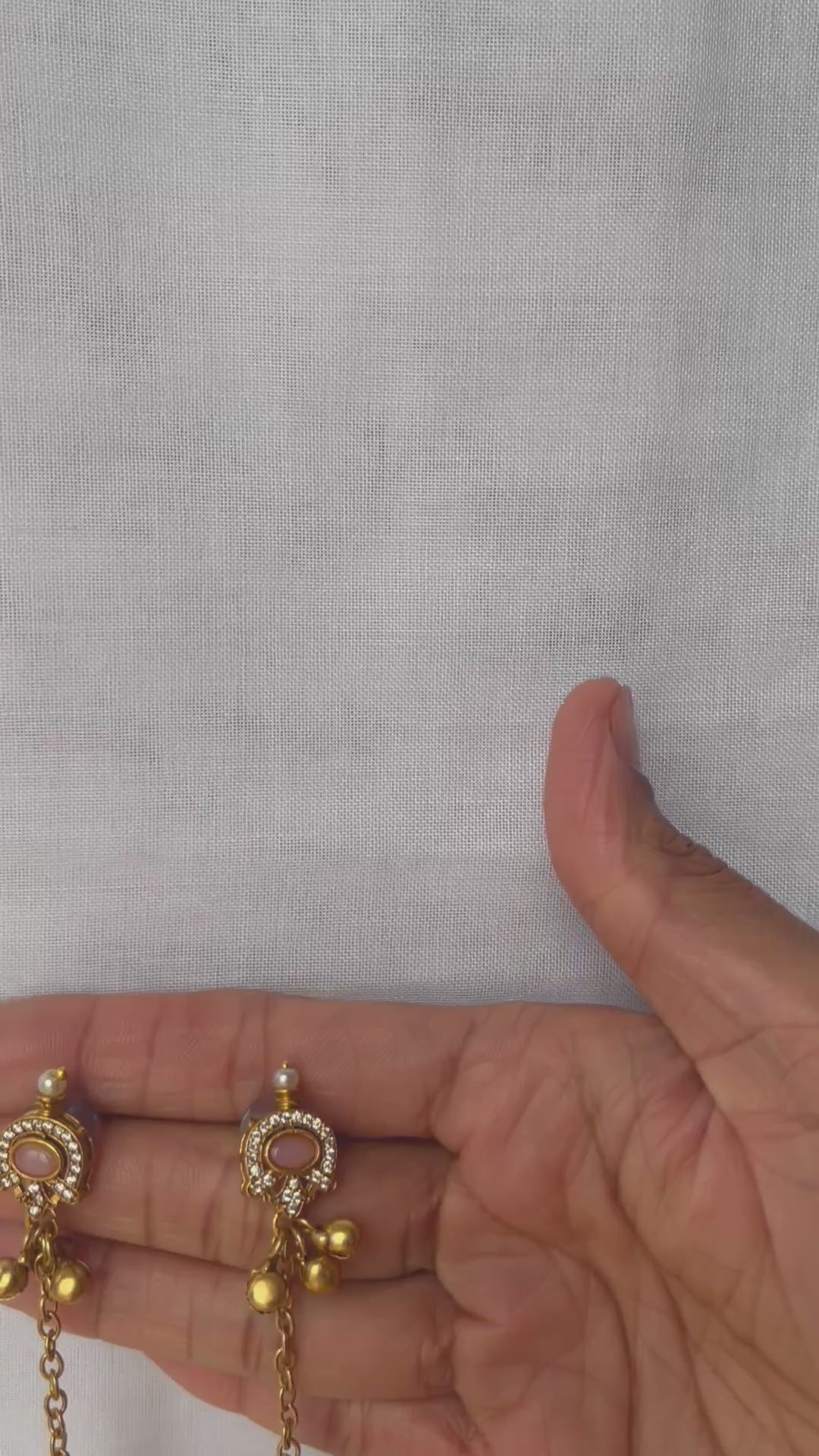 Long earrings with pearls